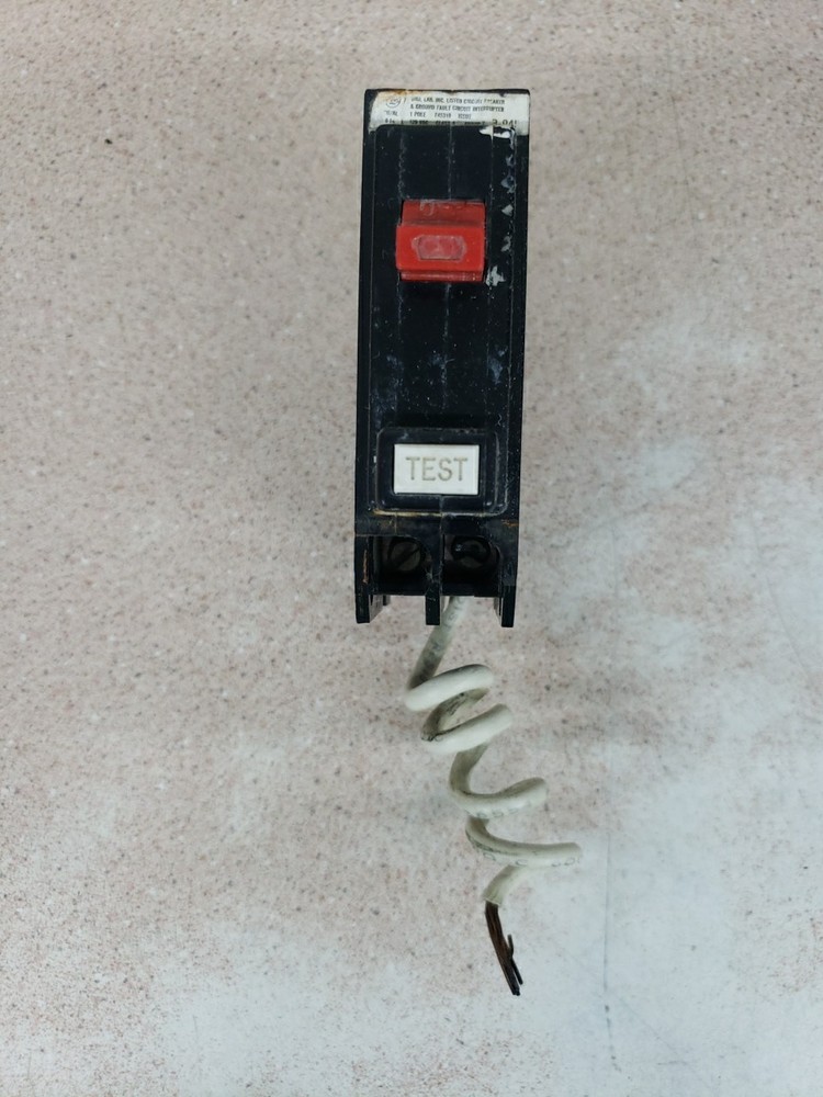 BRYANT QBGF1020 20A 1POLE 120VA BOLT ON GROUND FAULT BREAKER *Short Wire