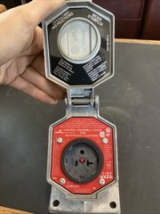 CROUSE HINDS ENR5201 ARKTITE RECEPTACLE DELAYED ACTION 20 AMPS New