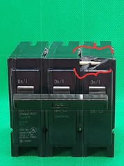 CHALLENGER C3100 3POLES 100A 240V CIRCUIT BREAKER [2RE4-1]