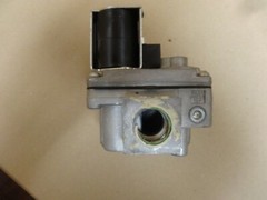 White Rodgers Gas Valve 36E24 210; EF32CW201A; Nat. Gas—-“USED”
