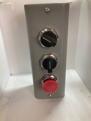 GE CR104PEX13 ENCLOSURE WITH SELECTOR 2 POS SPRING 3 POS MAIN PUSH/PULL