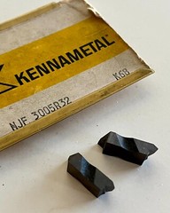KENNAMETAL THREAD NJF3005R32 SERIES RELIABLE KC68 GRADE (5) NEW INSERTS SHOWN.