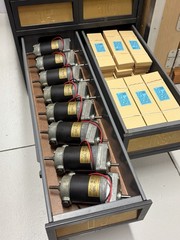 QTY 1 VON WEISE GEAR MOTOR 12 VOLTS 14:1 RATIO BOTH SHAFTS ARE 5/16″ DIAMETER