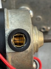 QTY 1 VON WEISE GEAR MOTOR 12 VOLTS 14:1 RATIO BOTH SHAFTS ARE 5/16″ DIAMETER