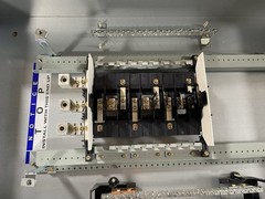 1-225 AMP 480V MAIN LUG PANELBOARD 18 SPACE 3PHASE 4 WIRE COMPLETE PANEL