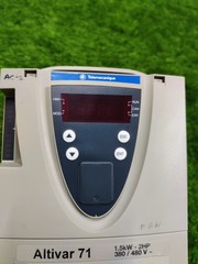 SCHNEIDER ELECTRIC ( ATV71 ) ALTIVAR 71 ATV71HU15N4Z 1.5 KW 2 HP AC DRIVE