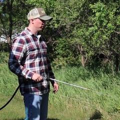 Master MFG 60 Gallon Deluxe 3-Point Broadcast Sprayer, 10 Foot Swath