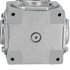 Right Angle Gearbox 1:1 Ratio 40HP 1800RPM CW/CW 1″ Shaft Cast Iron Housing