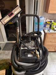 dust extractor with water filtration system