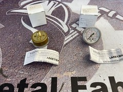 USG Pressure Gauge 0-4000PSI Conn. 1/8” ANPT CBM Size 1.5” Qty 2