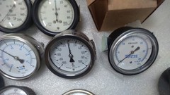 BOX OF USED AND NEW GAUGES AND METERS OF VARIOUS VALUES ALSO COMPOUND GAUGES