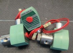 Asco Red Hat 8320G045 3-Way Solenoid Valve 1/8″ NPT 24VAC – NOS