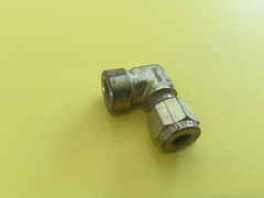 NEW SWAGELOK B-400-8-2 1/4″ Tube x 1/8″ FNPT Brass Elbow Fitting Free US Ship