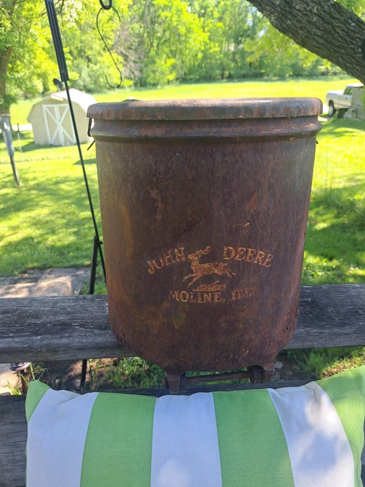 John Deere Planter ORIGINAL JD Patena 2 Leg Deer Logo Seed Box w/ lid