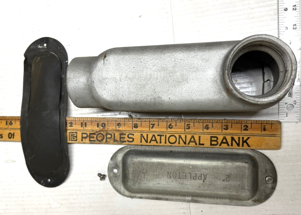 APPLETON 2″ LB Iron Form 35 Conduit Pulling Body W/ Gasket & Cover, Malleable