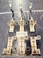 1 USED UNBRANDED 3-POLE FUSE BLOCK ***MAKE OFFER***