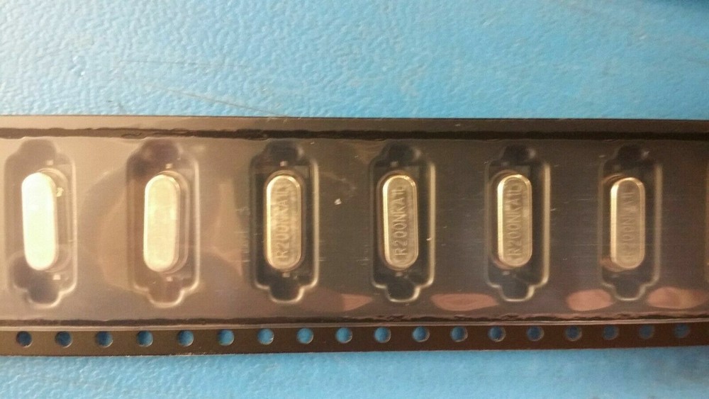 (100) AS-20.000-20-EXT-SMD Crystal 20MHz 20pF 30.0ppm 40Ohm 2-Pin HC-49 SMD ROHS