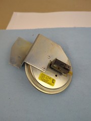 Carrier Furnace Pressure Switch Part# HK06WC076 Tridelta # FS6675-1320