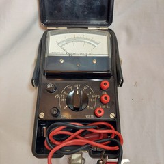 Vintage Gulton Industries VAR-101 Benchmeter Bakelite Case 150V 30A Very Clean