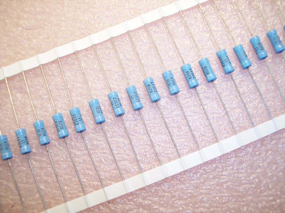 QTY(50) 825 Ohm 2W 1% PULSE WITHSTANDING METAL FILM RESISTORS FP069P825RF VISHAY
