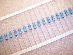 QTY(50) 825 Ohm 2W 1% PULSE WITHSTANDING METAL FILM RESISTORS FP069P825RF VISHAY