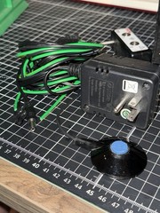 SCS 724 Workstation Monitor with Power Adapter, Cables, and Accessories
