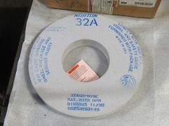 NEW NORTON ALUNDUM GRINDING WHEEL 66253263149 32A60-HVBE 12X1-1/2X5 2070RPM