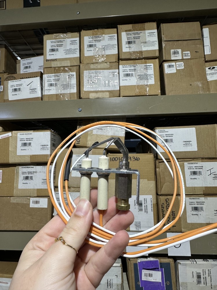 415-41323-01 | 239-41323-01 | Bradford White Natural Gas Pilot Assembly – Comm