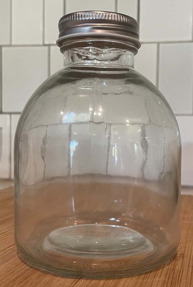 Lot of 2500 – 350ml food safe glass sauce bottles, juice bottles, with lids