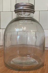 Lot of 2500 – 350ml food safe glass sauce bottles, juice bottles, with lids