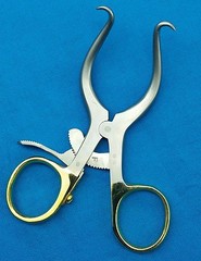 NEW PREMIUM GRADE GELPI RETRACTOR 3.5″ WITH GOLD HANDLE