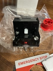 General Electric Heavy-Duty Oiltight Mushroom Head Pushbutton Switch Open Box