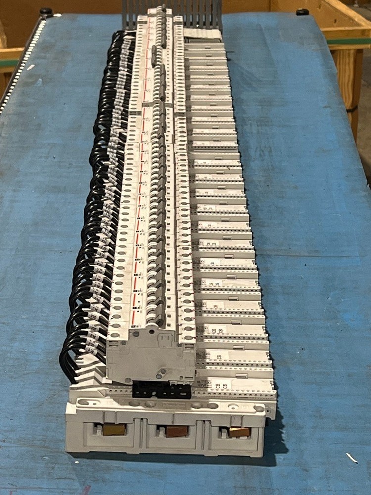 Lot of 28: 30 Amp Circuit Breakers on .79″ Bus Bar + Wöhner EQUES Easy Connector