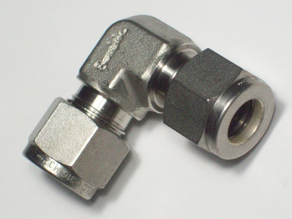 1- Swagelok Stainless Steel Elbow Union, 3/8″ OD Tube, SS-600-9