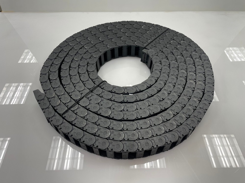 33ft igus E-Chain Cable Carrier – Series 250 (250.05.150) w/ Vertical Spacers