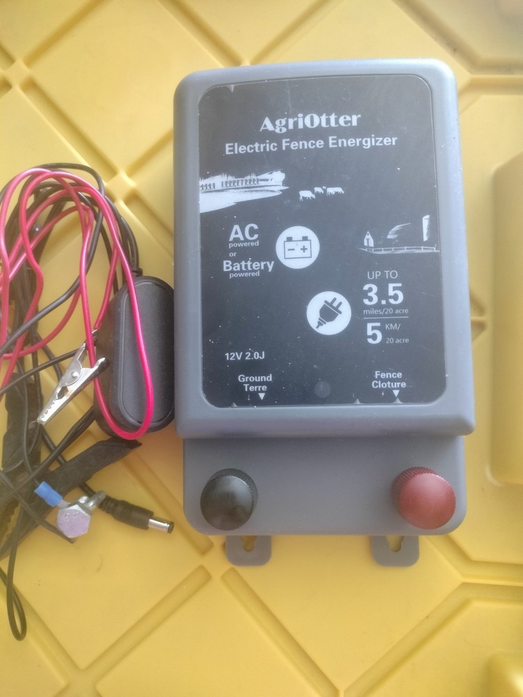 AgriOtter Electric Fence Energizer 20 Acre 3.5 miles 2 in 1 Powered by Battery