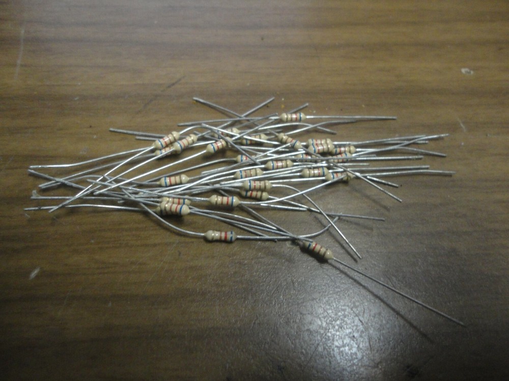 CARBON FILM RESISTOR 620 OHMS 1/4W 5% (LOT OF 20 PIECES) BLUE/RED/BROWN GOLD