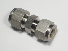 1 – Swagelok Stainless Steel Union Fitting, 3/8″ OD Tube, SS-600-6