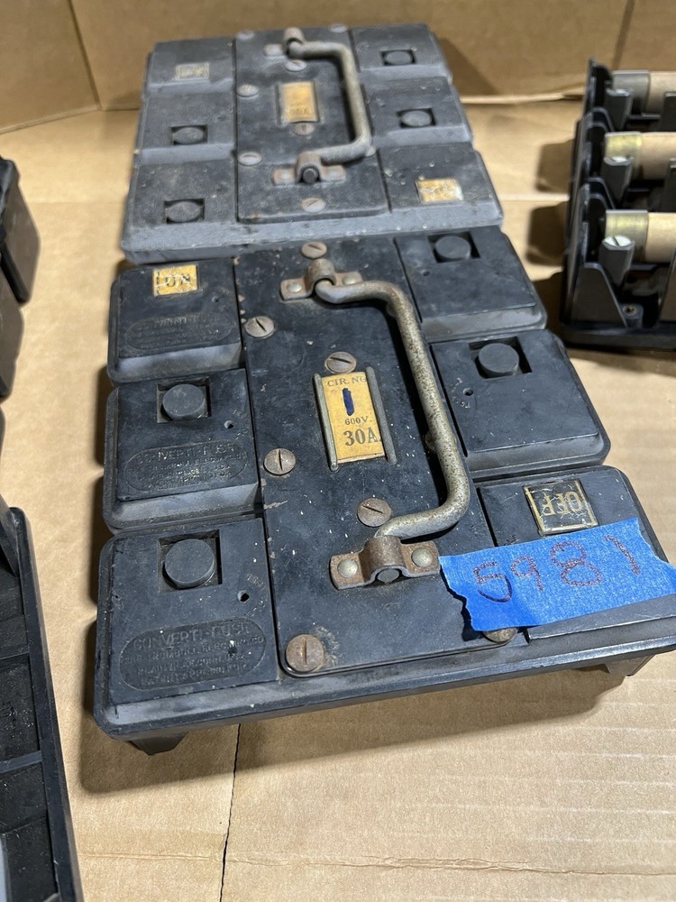 Trumbull Electric Converti-Fuse 30a-60a? 600v Vintage Pullout Breaker