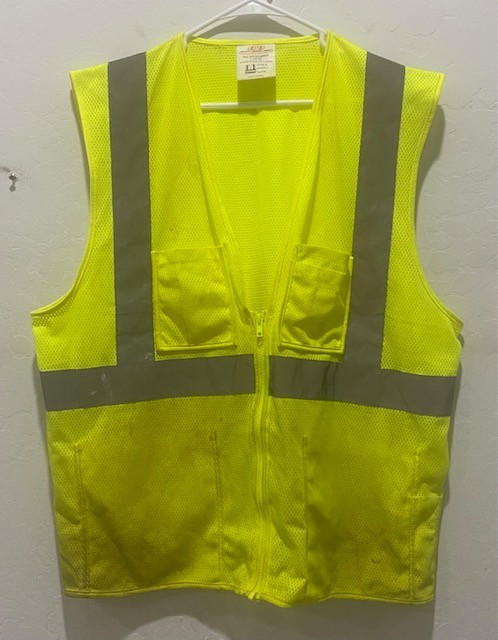 PIP Hi-Visibility Work Vest Size L Full Zip Front Pockets Inside Outside Yellow