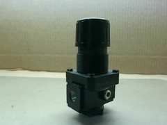 Arrow Pneumatics R352 Air Pressure Regulator 1/4″ NPT 5–125 PSI Range 50 SCFM Fl