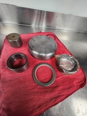 DRESSER/INTERNATIONAL NEW DESIGN 412-412B SCRAPER FLOOR ROLLER W/BEARING