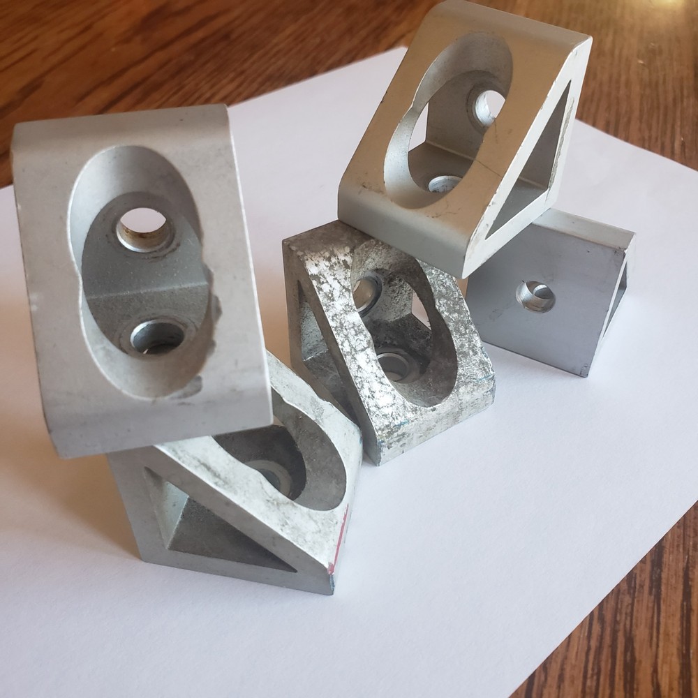 LOT of 24 (twenty four) 80/20 4332 2 hole gusseted corner bracket 15 series.