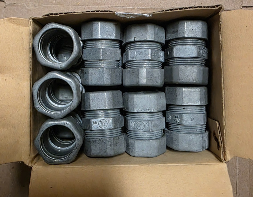 Halex 3/4″ EMT Compression Coupling Conduit Fitting Steel Box of 25 (Open Box)