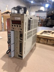 NEW AUTHENTIC YASKAWA SGDH-08AE SERVOPACK SERVO DRIVE 200V FACTORY CRIB STOCK