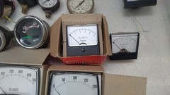 BOX OF USED AND NEW GAUGES AND METERS OF VARIOUS VALUES ALSO COMPOUND GAUGES
