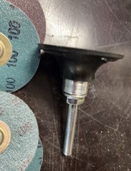 100 DISC LOT 3M Roloc Abrasive Sanding Die Grinder Discs 2″ 100 Grit w/ mandrel