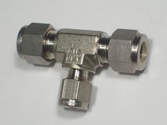 1- Swagelok Stainless Steel Reducing Tee Union, 3/8″ x 3/8″ x 1/4″, SS-600-3-6-4