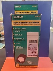 Extech 401025 Digital Light Meter 0-5000 Foot Candles 0-50000 Lux
