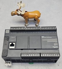 Schneider Electric Modicon TM221C40T Logic Controller M221 IO40 24VDC